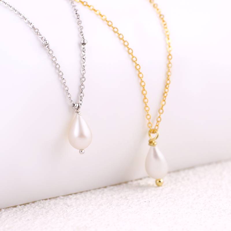 Teardrop Pearl Pendant Necklace