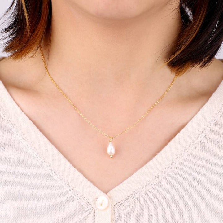 Teardrop Pearl Pendant Necklace