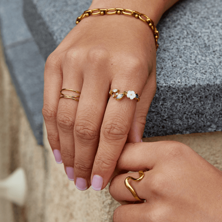 Crystal White Blossom Ring Gold