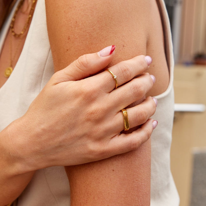 Lola Bar Signet Ring