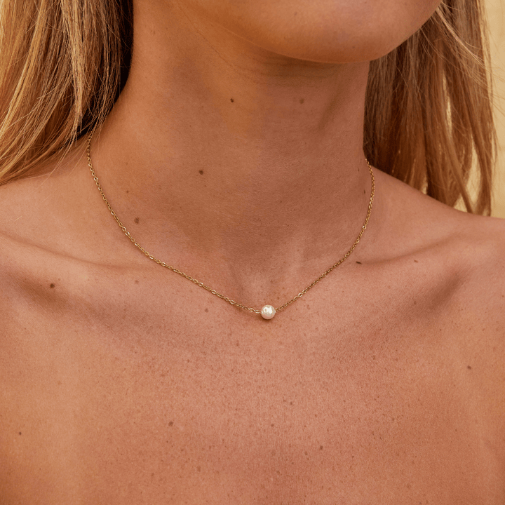 Solitaire Gold Pearl Necklace